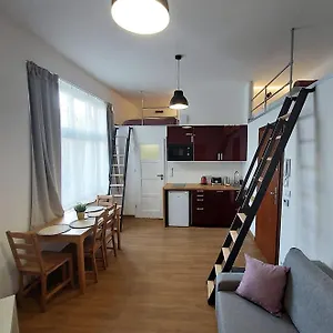https://old-town-stage-apartment-one.krakowhotelspoland.com